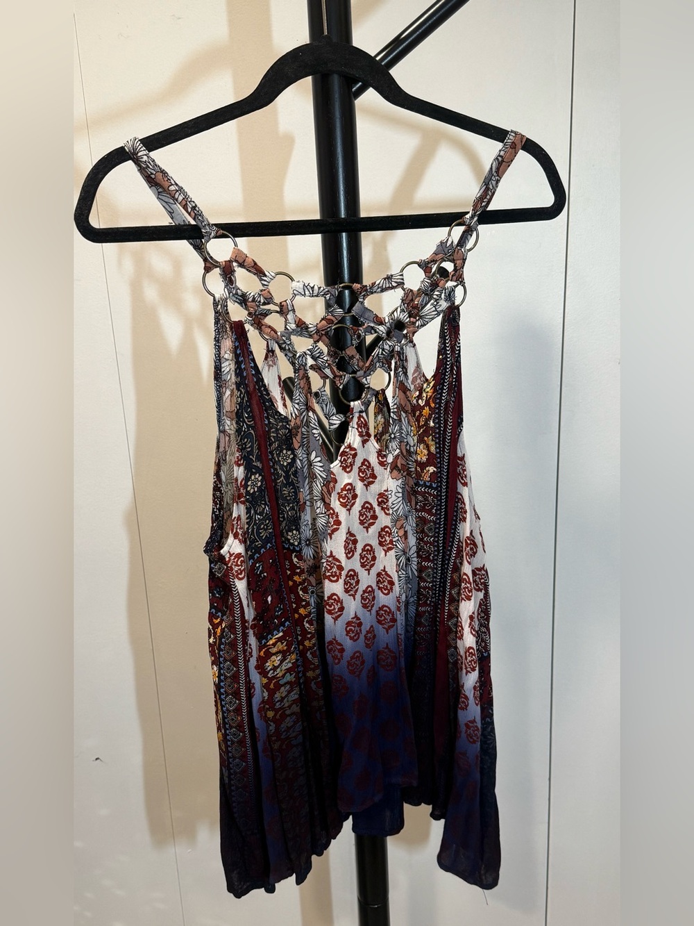 Gimmicks (Buckle brand) Boho Floral Printed Tie-Back Tank Top in Large - NWT! - Picture 4 of 11